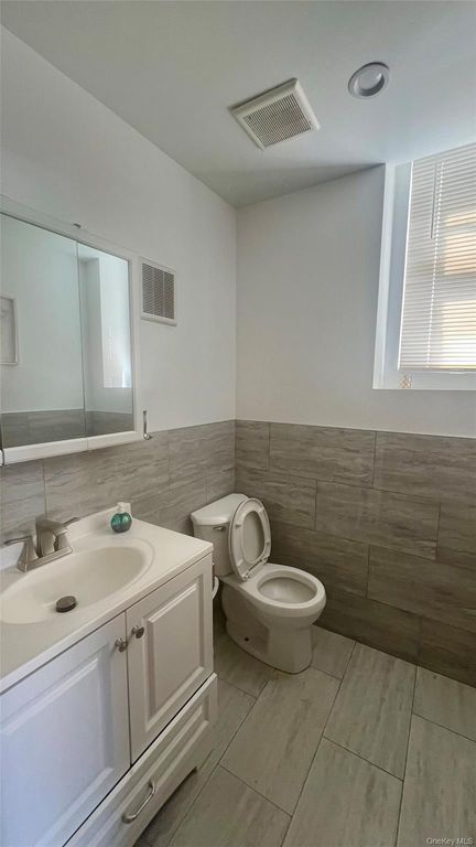 880 Midland Avenue, Yonkers, NY 10704 — photo 3