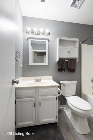 7822 Westbrook Rd, Louisville, KY 40258