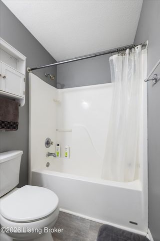 7822 Westbrook Rd, Louisville, KY 40258