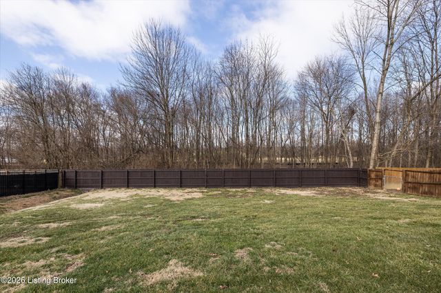 7822 Westbrook Rd, Louisville, KY 40258