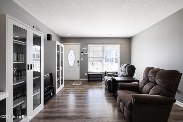 7822 Westbrook Rd, Louisville, KY 40258