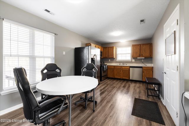 7822 Westbrook Rd, Louisville, KY 40258