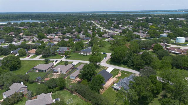 12431 Green Ridge Drive, Willis, TX 77318