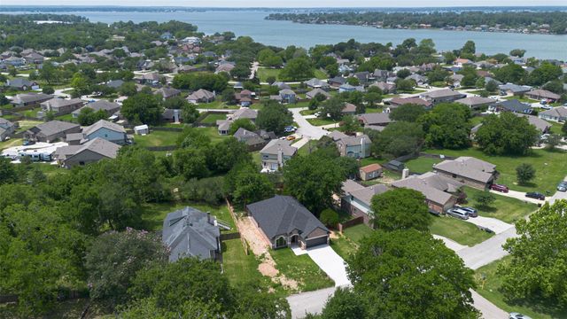 12431 Green Ridge Drive, Willis, TX 77318