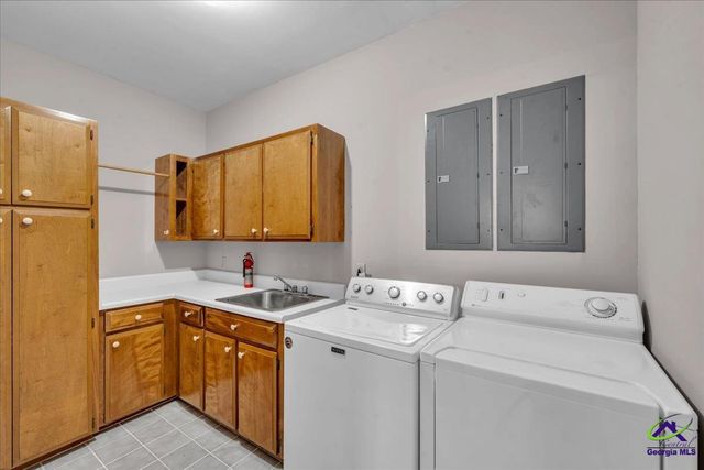 98 beverly Drive, Bonaire, GA 31005