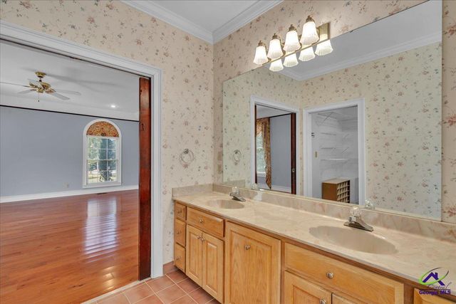 98 beverly Drive, Bonaire, GA 31005