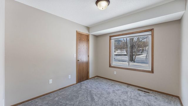 16407 Griffon Trail, Lakeville, MN 55044