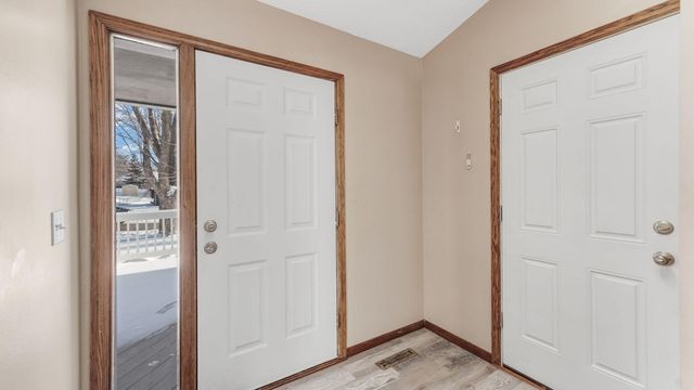 16407 Griffon Trail, Lakeville, MN 55044