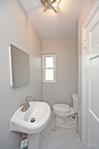 1096 Sunnyslope Drive, Cincinnati, OH 45229