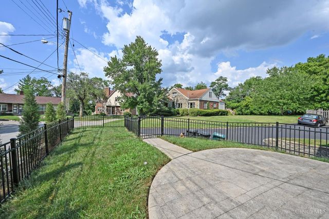 1096 Sunnyslope Drive, Cincinnati, OH 45229