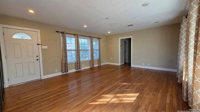 6320 Fox, San Antonio, TX 78233