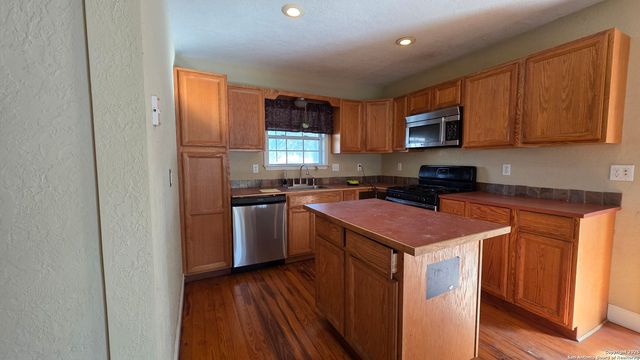 6320 Fox, San Antonio, TX 78233