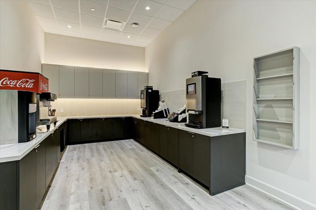 3333 Allen Parkway 2107, Houston, TX 77019