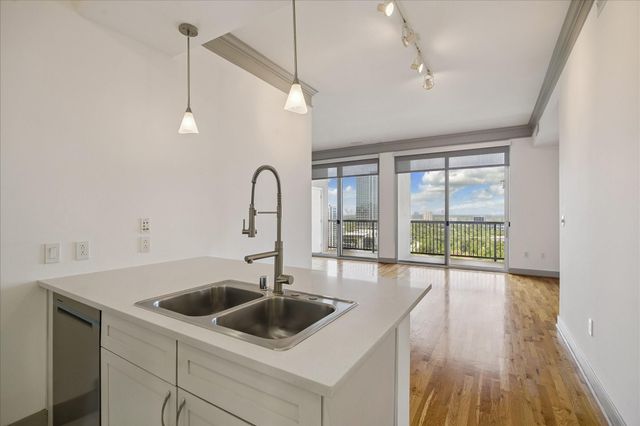 3333 Allen Parkway 2107, Houston, TX 77019
