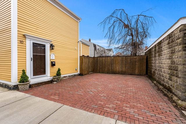 10 Turner St, Salem, MA 01970