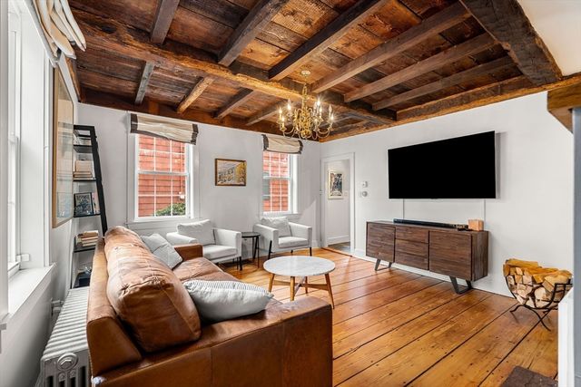 10 Turner St, Salem, MA 01970