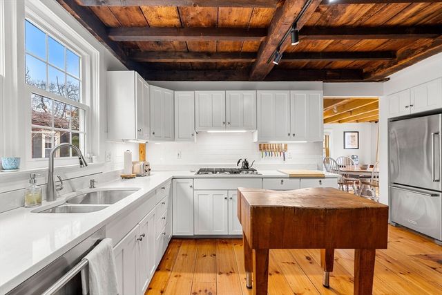 10 Turner St, Salem, MA 01970