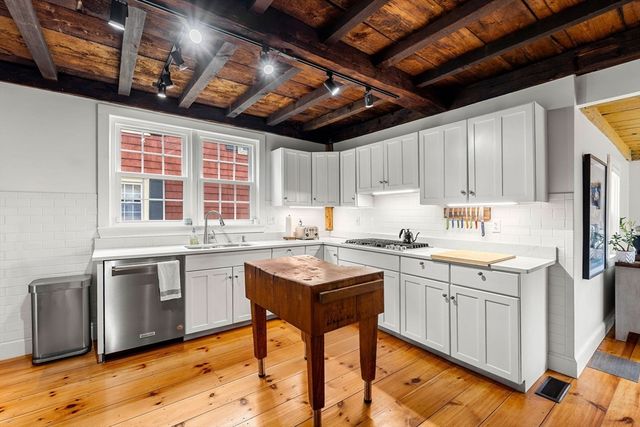 10 Turner St, Salem, MA 01970