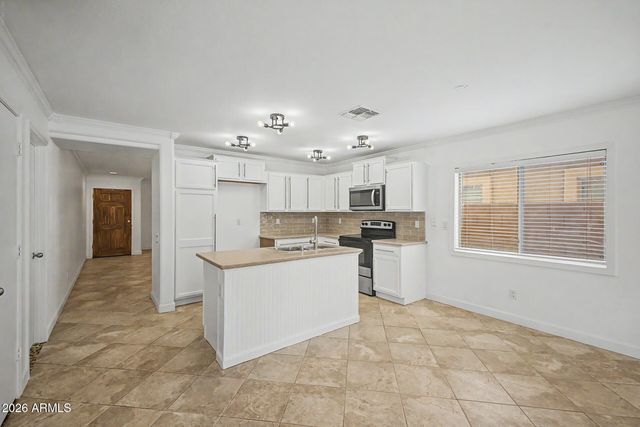 43298 W BLAZEN Trail, Maricopa, AZ 85138