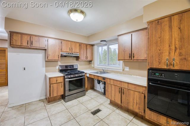 29840 Mason Street, Livonia, MI 48154