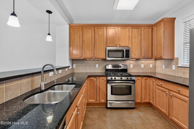 555 Grande Manor Court 302, Wilmington, NC 28405