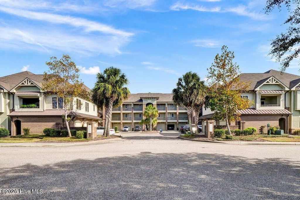 555 Grande Manor Court 302, Wilmington, NC 28405