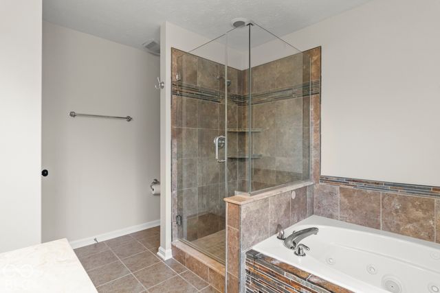 6552 Amherst Way, Zionsville, IN 46077