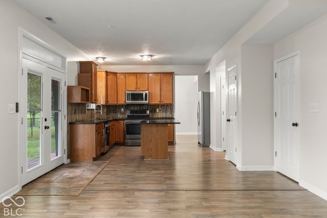 6552 Amherst Way, Zionsville, IN 46077