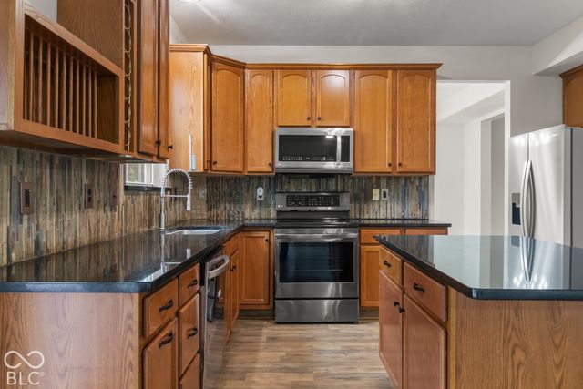 6552 Amherst Way, Zionsville, IN 46077