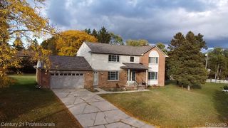 100 Longford Drive, Rochester Hills, MI 48309