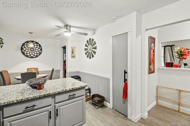 845 Crescent Lake Road, Waterford Charter Township, MI 48327