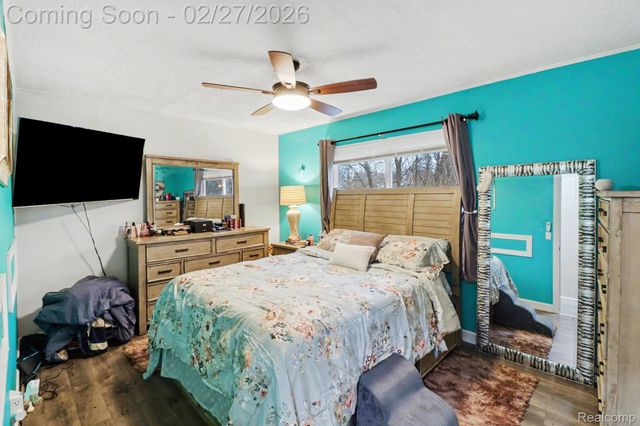 845 Crescent Lake Road, Waterford Charter Township, MI 48327