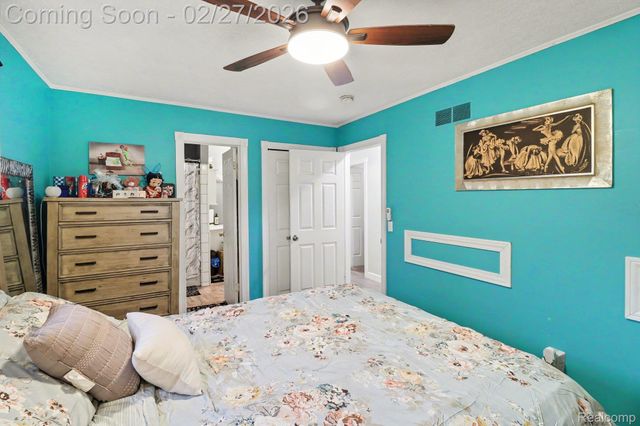 845 Crescent Lake Road, Waterford Charter Township, MI 48327