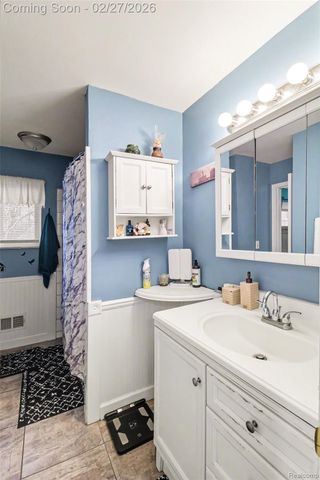 845 Crescent Lake Road, Waterford Charter Township, MI 48327