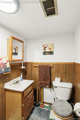 845 Crescent Lake Road, Waterford Charter Township, MI 48327