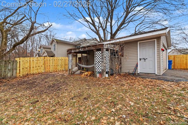 845 Crescent Lake Road, Waterford Charter Township, MI 48327