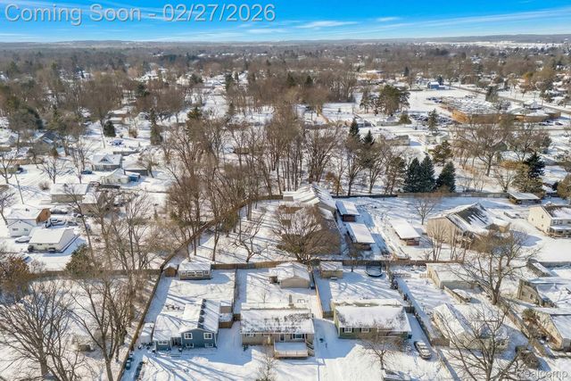 845 Crescent Lake Road, Waterford Charter Township, MI 48327