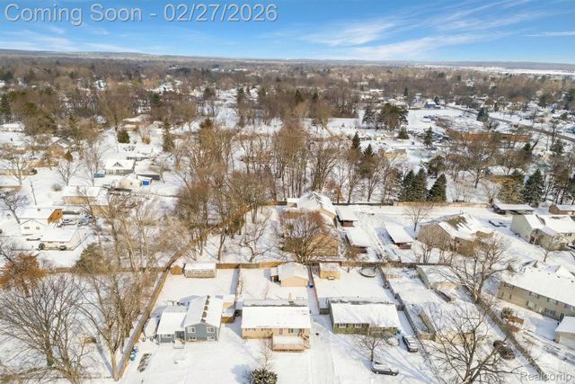 845 Crescent Lake Road, Waterford Charter Township, MI 48327