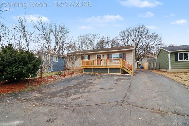 845 Crescent Lake Road, Waterford Charter Township, MI 48327