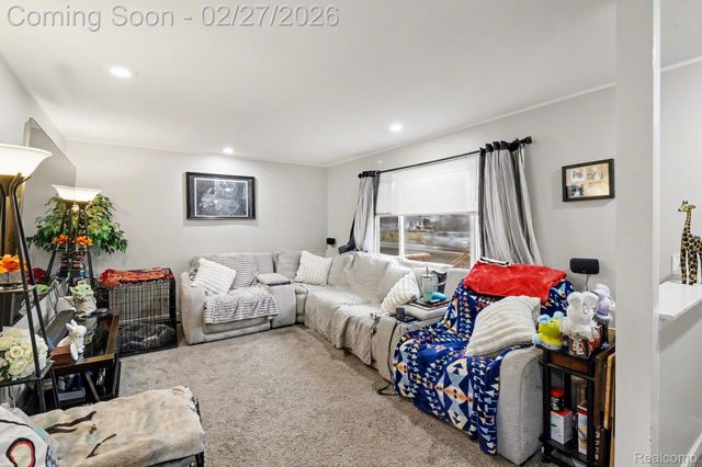 845 Crescent Lake Road, Waterford Charter Township, MI 48327