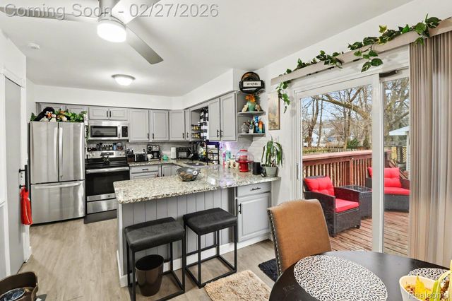 845 Crescent Lake Road, Waterford Charter Township, MI 48327