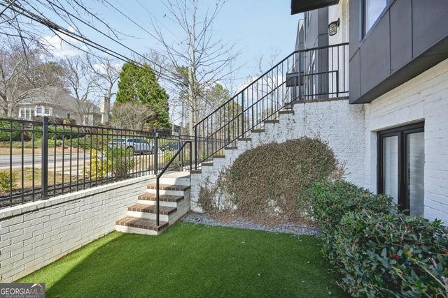 1108 Briar Cove Circle, Atlanta, GA 30329