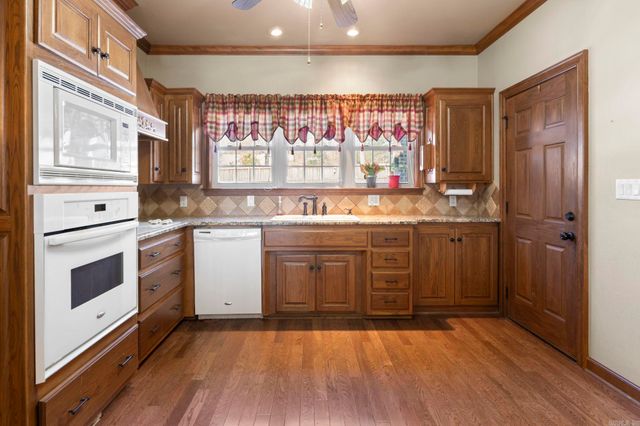 524 Scarlet Oaks Drive, Benton, AR 72019