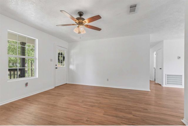 17519 Country Lane, Waller, TX 77484