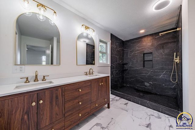 621 Monroe ST, Oskaloosa, KS 66066