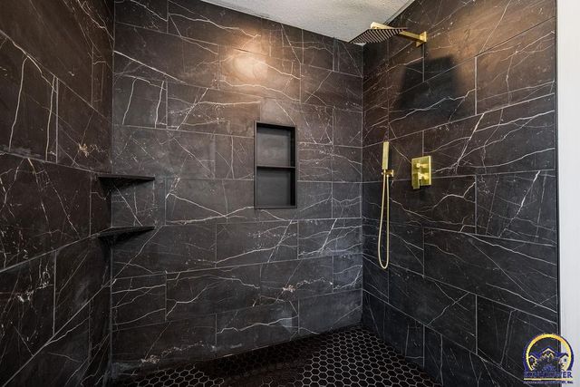 621 Monroe ST, Oskaloosa, KS 66066