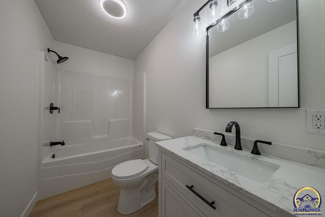 621 Monroe ST, Oskaloosa, KS 66066