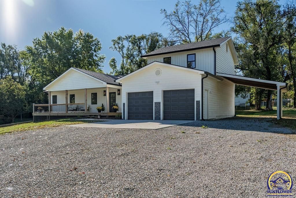 621 Monroe ST, Oskaloosa, KS 66066