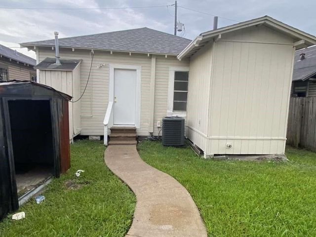 8213 E Erath Street, Houston, TX 77012