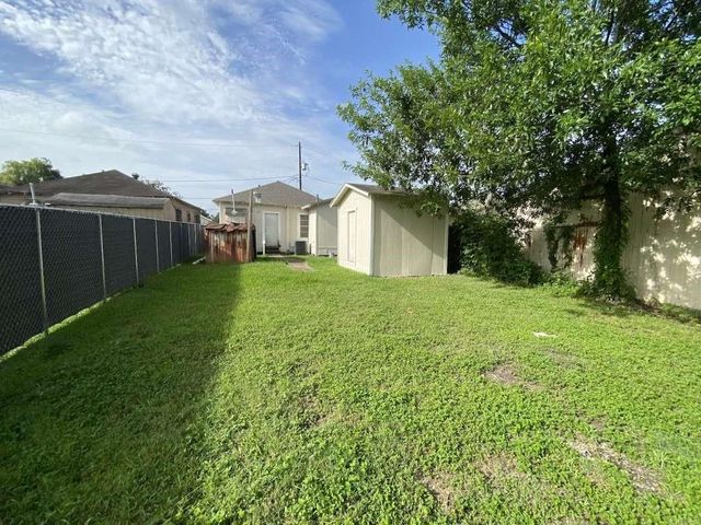 8213 E Erath Street, Houston, TX 77012
